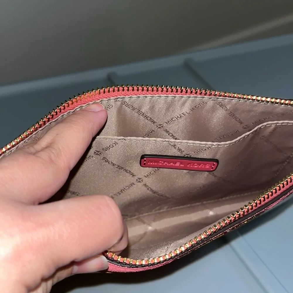 Michael Kors Jet Set Travel Large Patchwork Wristlet & Abstract Key Chain Bundle - Picture 7 of 8